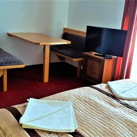 Hotel Alpinum Treffen Luaran gambar