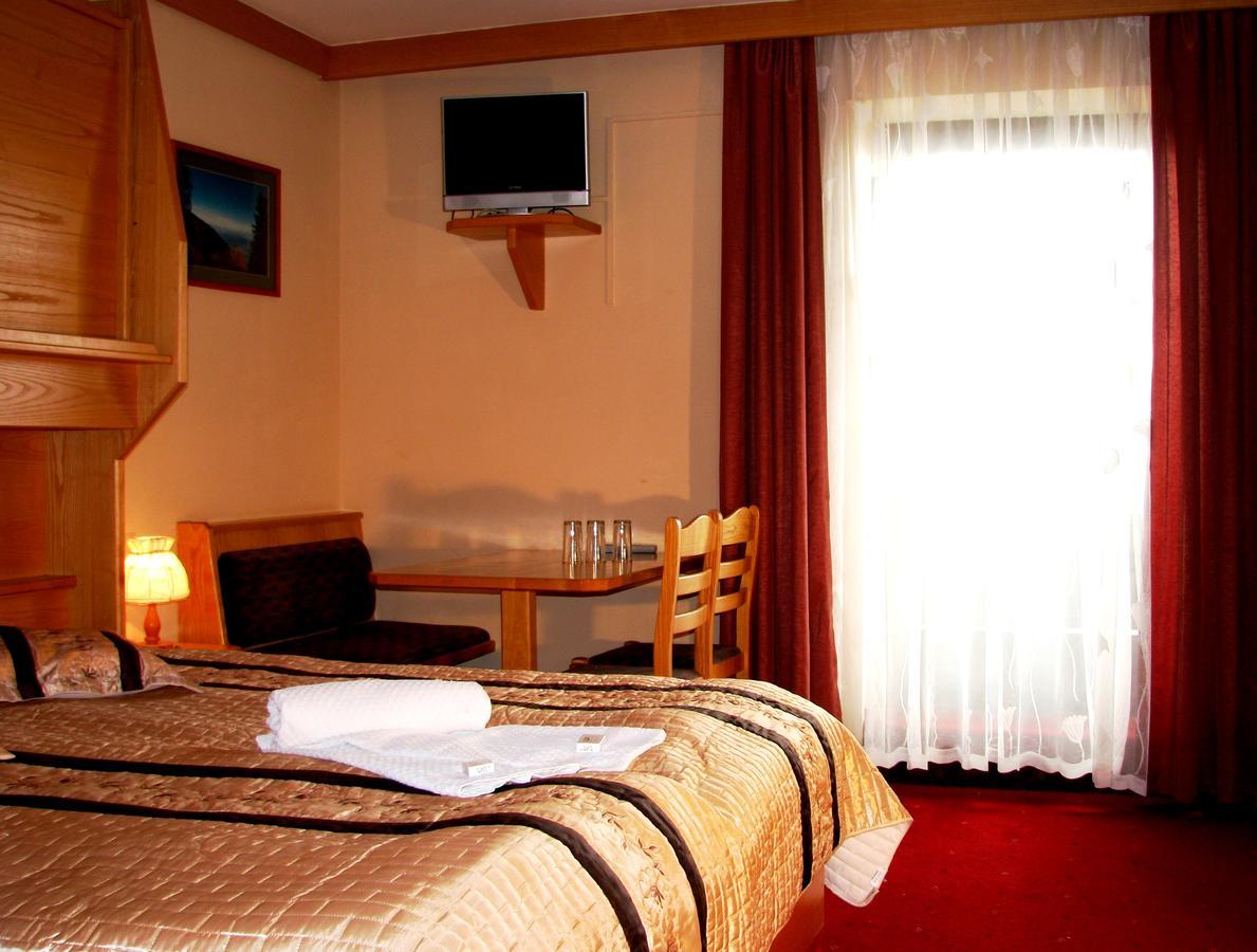 Hotel Alpinum Treffen Luaran gambar