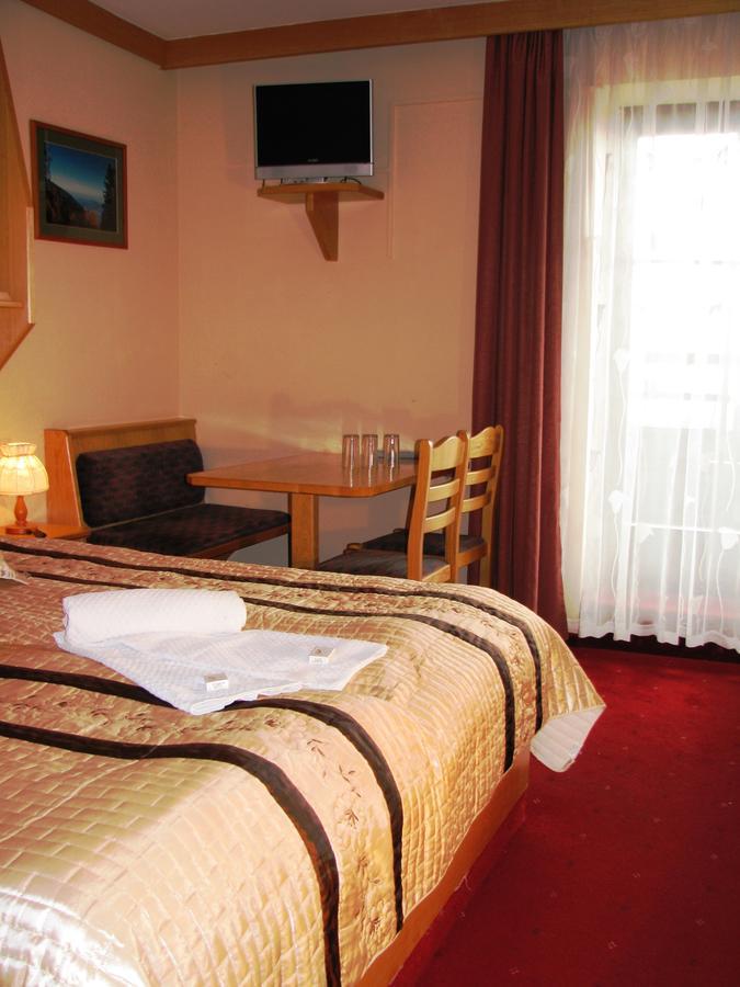 Hotel Alpinum Treffen Luaran gambar