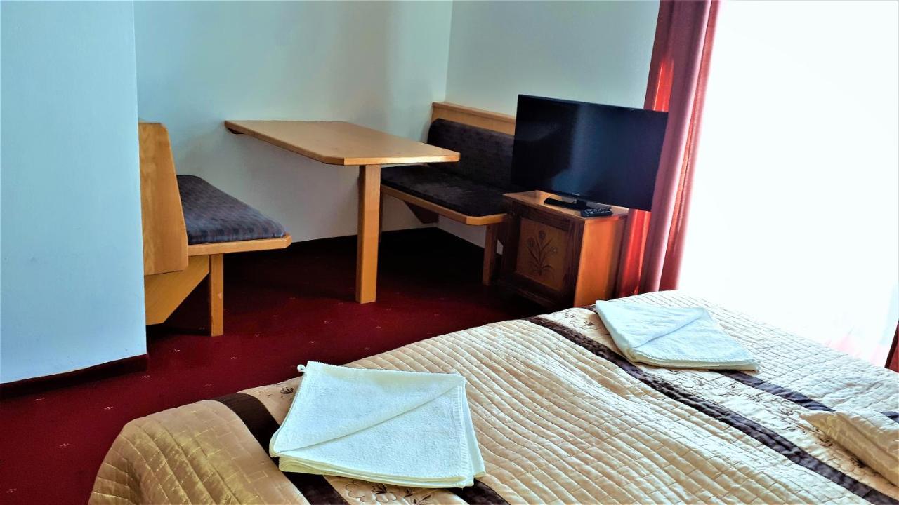 Hotel Alpinum Treffen Luaran gambar